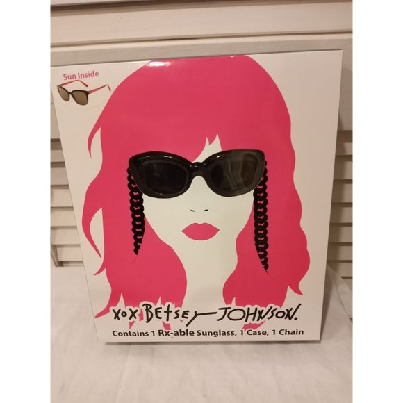 Betsey Johnson Accessories - New! Betsey Johnson polarized sunglasses set black